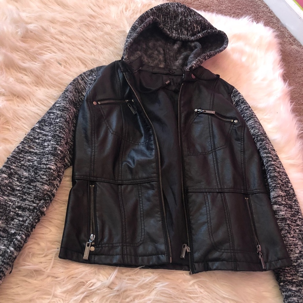 Super cute leather jacket!!